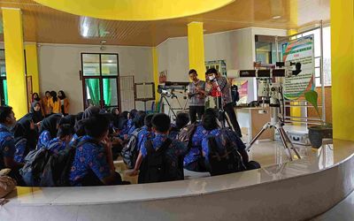 Siswa MAN Rejang Lebong kunjungi Laboratorium Ilmu Falak IAIN Curup sebagai bentuk pembelajaran mendalam secara langsung fisika tema benda Optik dan Astronomi